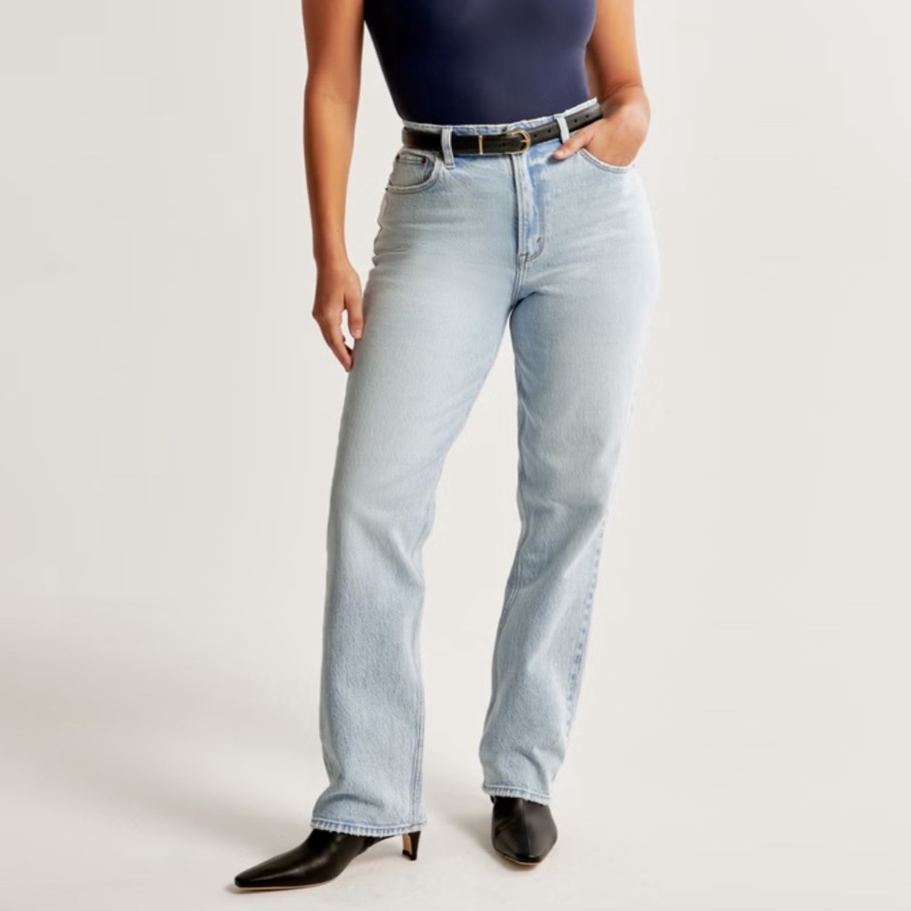 Abercrombie Curve Love Ultra High Rise 90s Straight Jean Light Wash - size 25s